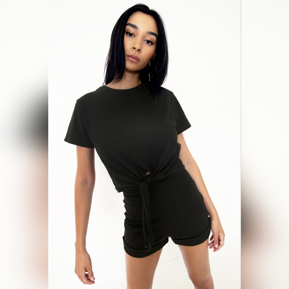 BLACK TIE FRONT TEE
